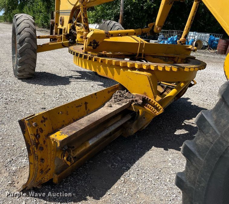 image for item LJ9724 1973 Allis Chalmers 100C  rigid frame motor grader