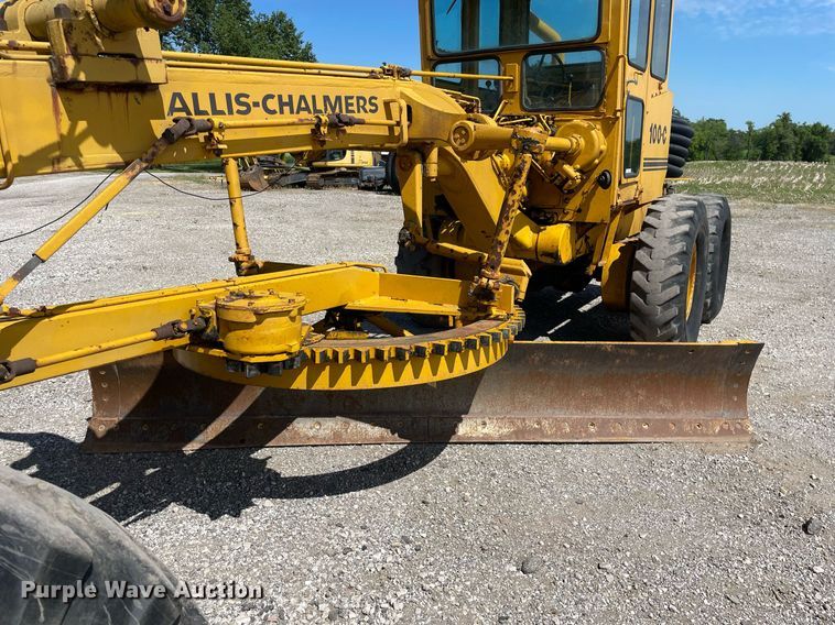 image for item LJ9724 1973 Allis Chalmers 100C  rigid frame motor grader
