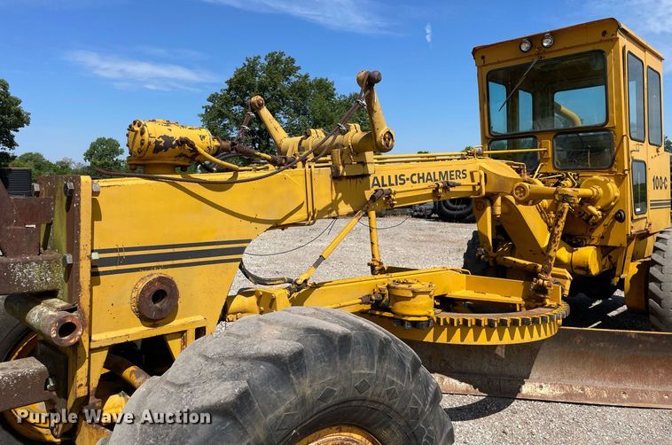image for item LJ9724 1973 Allis Chalmers 100C  rigid frame motor grader