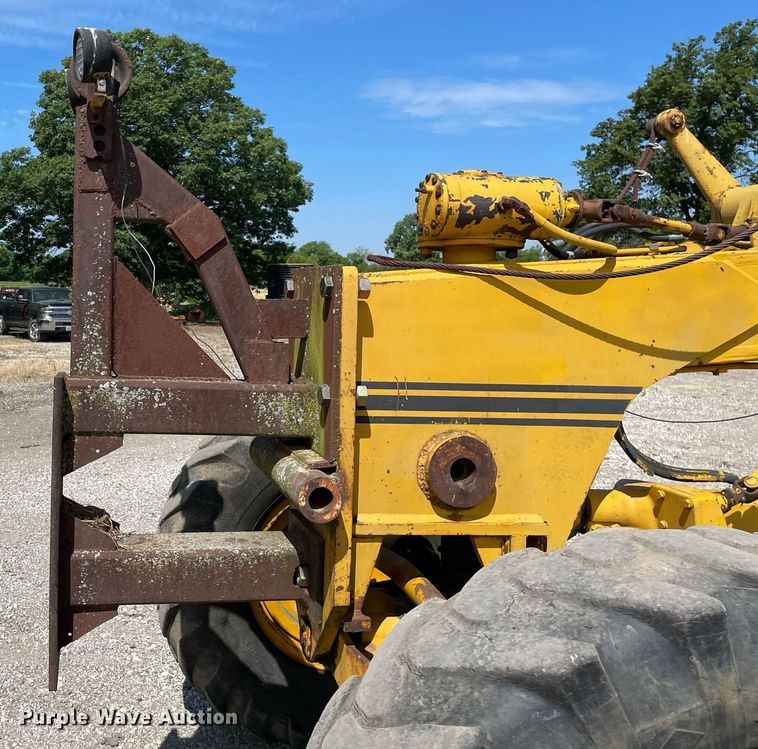 image for item LJ9724 1973 Allis Chalmers 100C  rigid frame motor grader