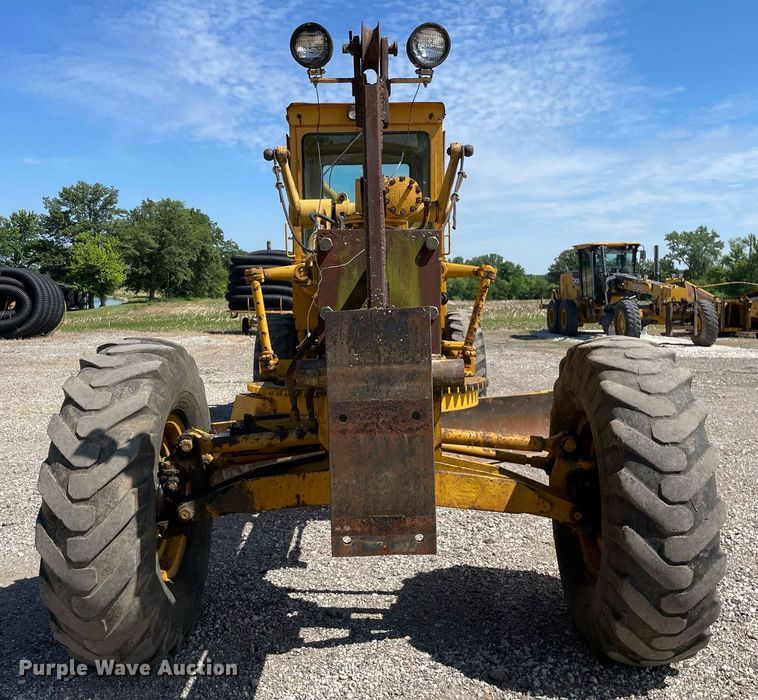 image for item LJ9724 1973 Allis Chalmers 100C  rigid frame motor grader