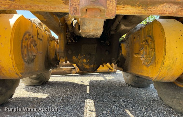 image for item LJ9724 1973 Allis Chalmers 100C  rigid frame motor grader