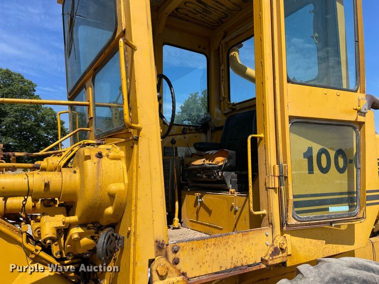 image for item LJ9724 1973 Allis Chalmers 100C  rigid frame motor grader