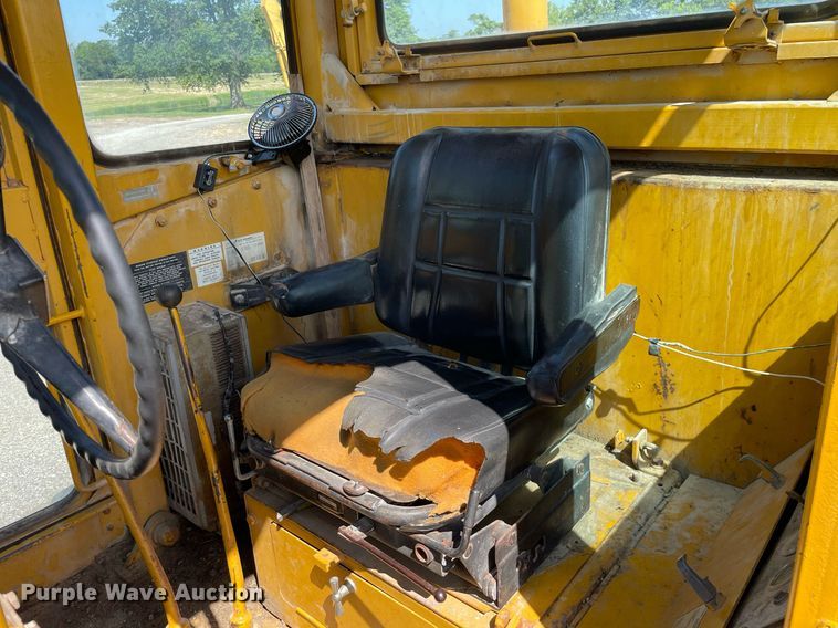 image for item LJ9724 1973 Allis Chalmers 100C  rigid frame motor grader