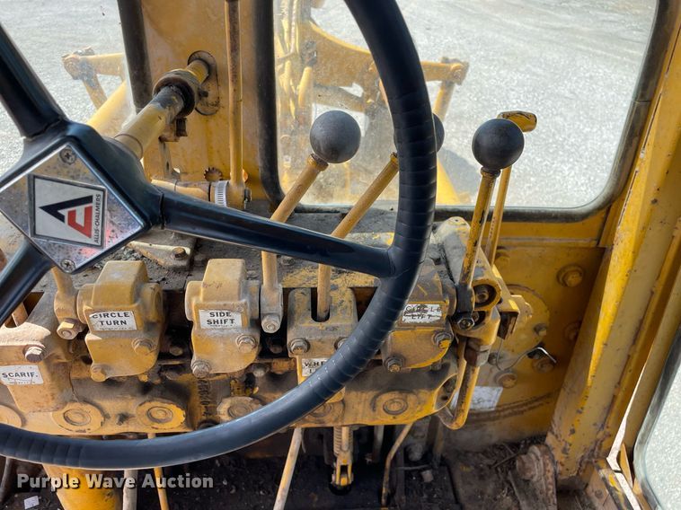 image for item LJ9724 1973 Allis Chalmers 100C  rigid frame motor grader