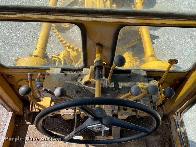 image for item LJ9724 1973 Allis Chalmers 100C  rigid frame motor grader