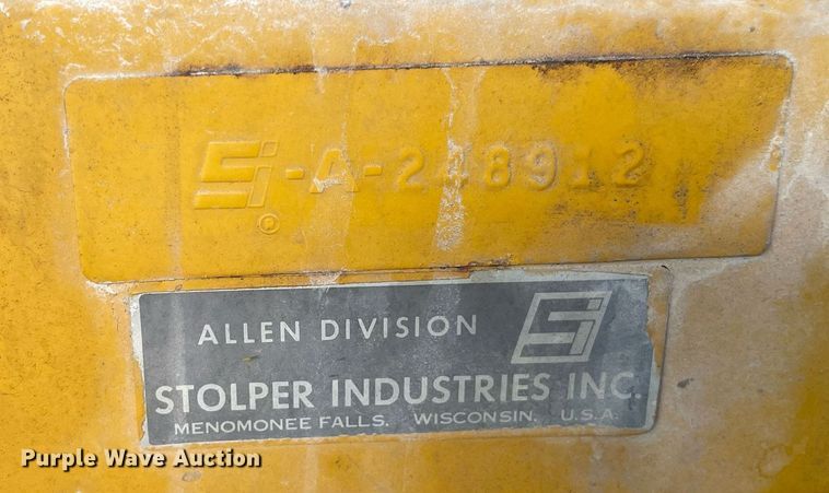 image for item LJ9724 1973 Allis Chalmers 100C  rigid frame motor grader