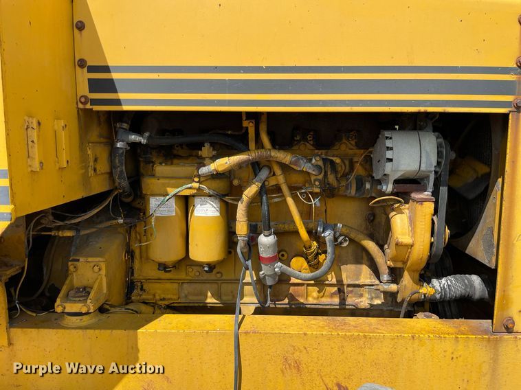 image for item LJ9724 1973 Allis Chalmers 100C  rigid frame motor grader