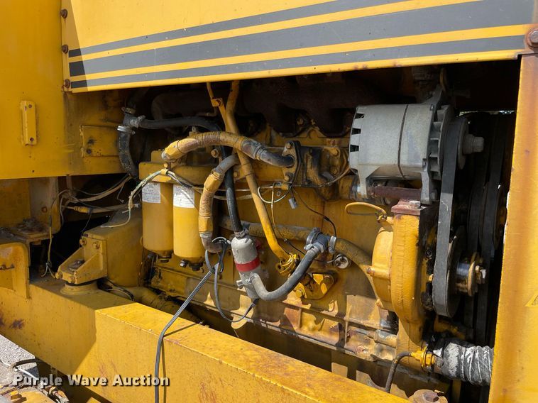 image for item LJ9724 1973 Allis Chalmers 100C  rigid frame motor grader