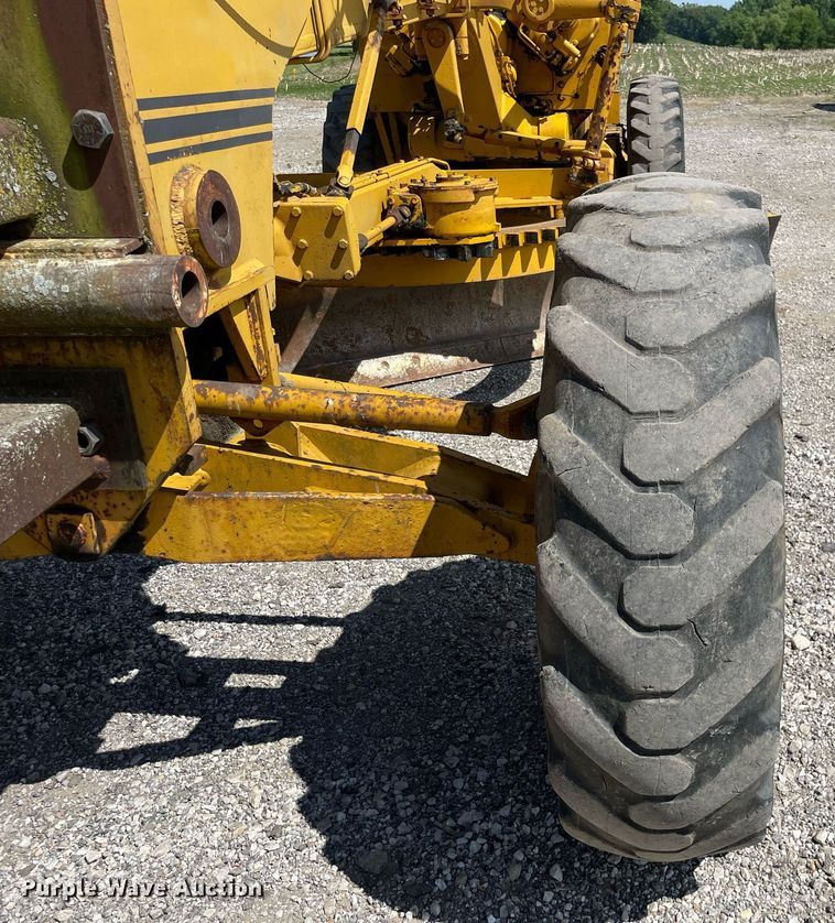 image for item LJ9724 1973 Allis Chalmers 100C  rigid frame motor grader