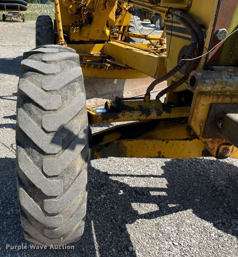 image for item LJ9724 1973 Allis Chalmers 100C  rigid frame motor grader