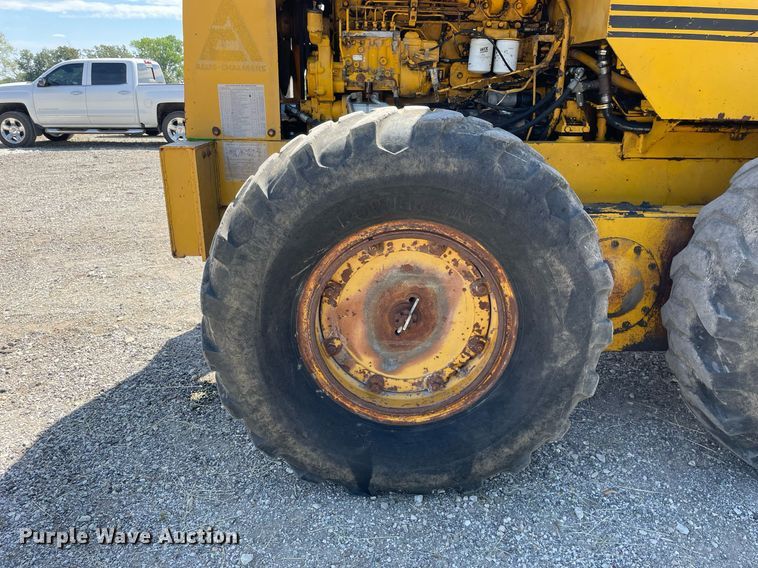 image for item LJ9724 1973 Allis Chalmers 100C  rigid frame motor grader