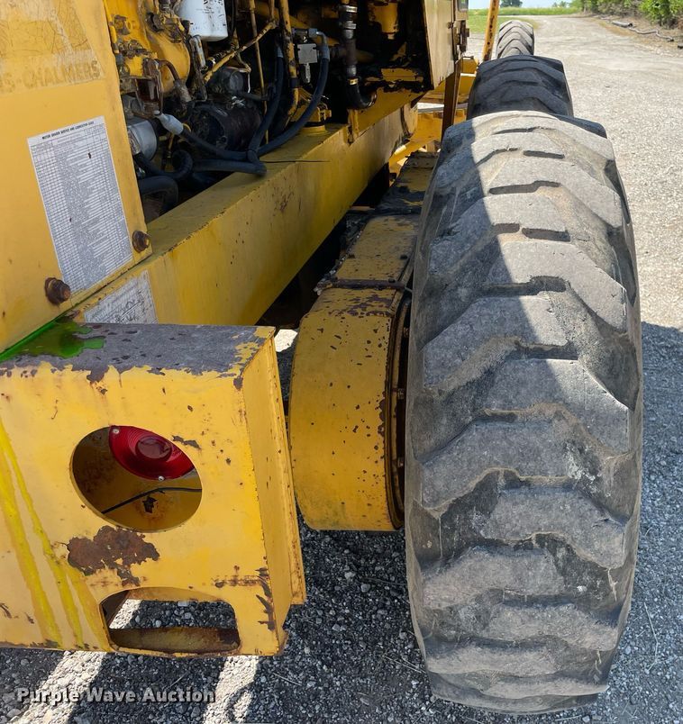 image for item LJ9724 1973 Allis Chalmers 100C  rigid frame motor grader