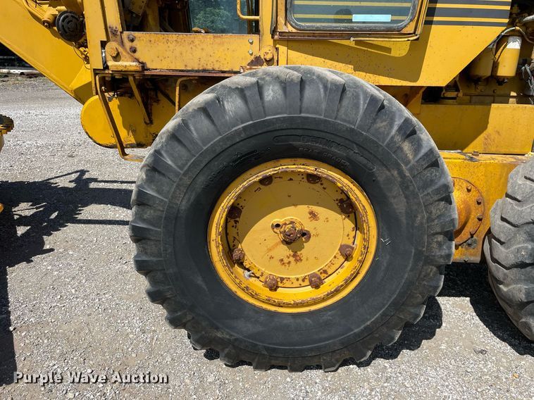 image for item LJ9724 1973 Allis Chalmers 100C  rigid frame motor grader