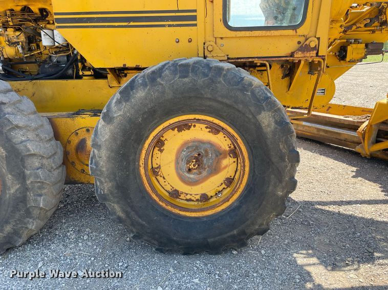 image for item LJ9724 1973 Allis Chalmers 100C  rigid frame motor grader