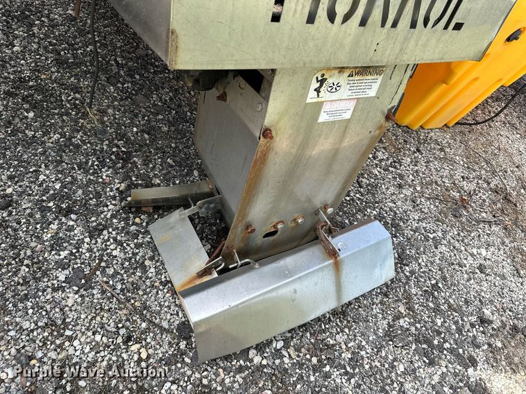 image for item LN9228 (2) Monroe salt spreaders