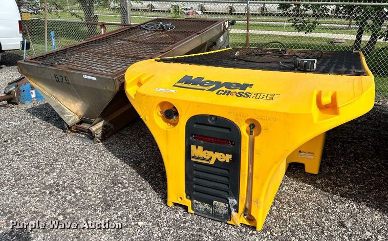 image for item LN9229 (2) salt spreaders