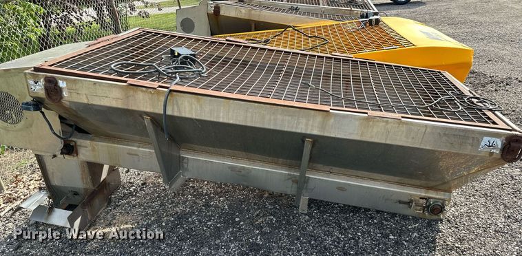 image for item LN9229 (2) salt spreaders