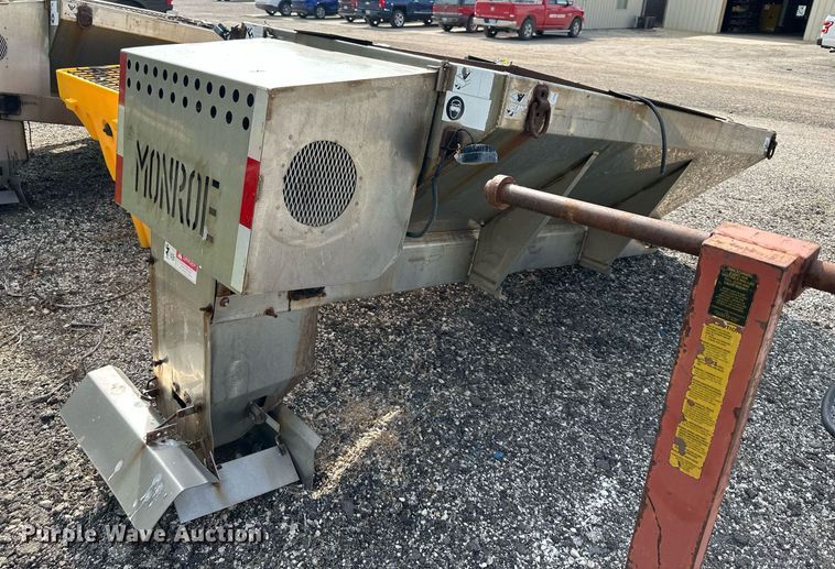 image for item LN9229 (2) salt spreaders