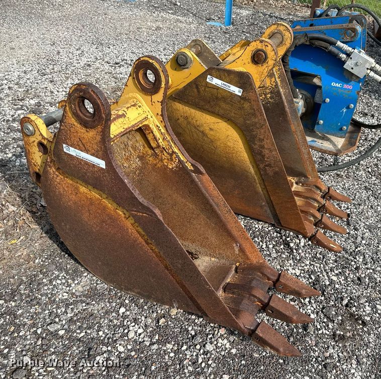 image for item LN9230 (2) excavator buckets
