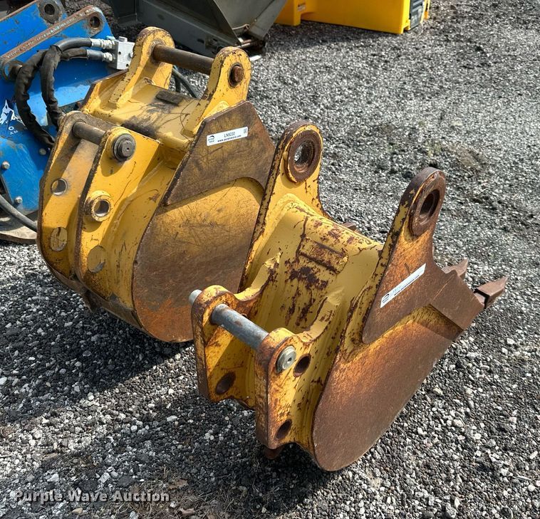 image for item LN9230 (2) excavator buckets