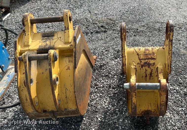 image for item LN9230 (2) excavator buckets