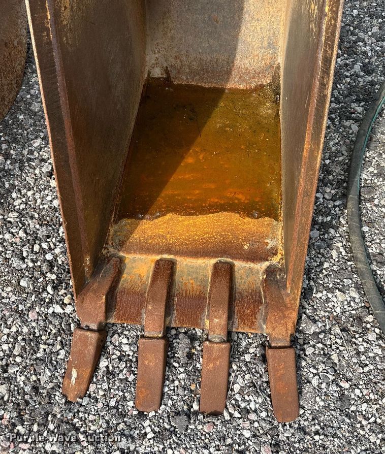 image for item LN9230 (2) excavator buckets