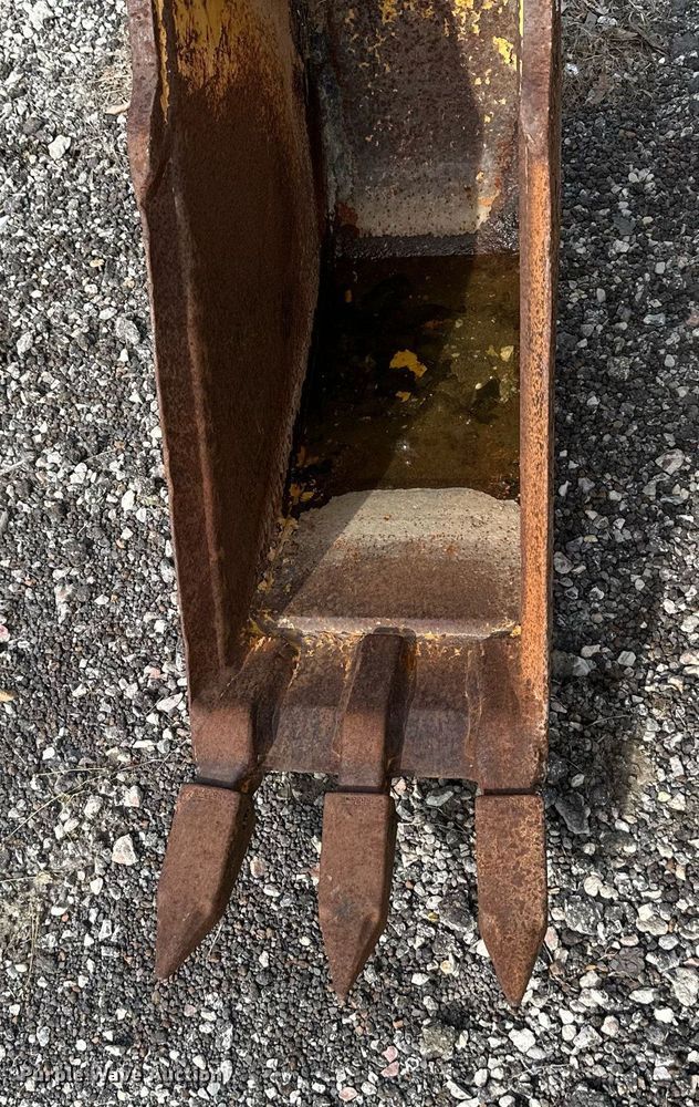 image for item LN9230 (2) excavator buckets