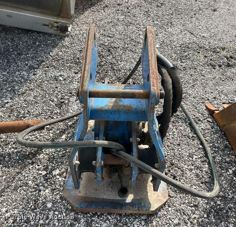 image for item LN9231 Okada OAC200  backhoe plate compactor