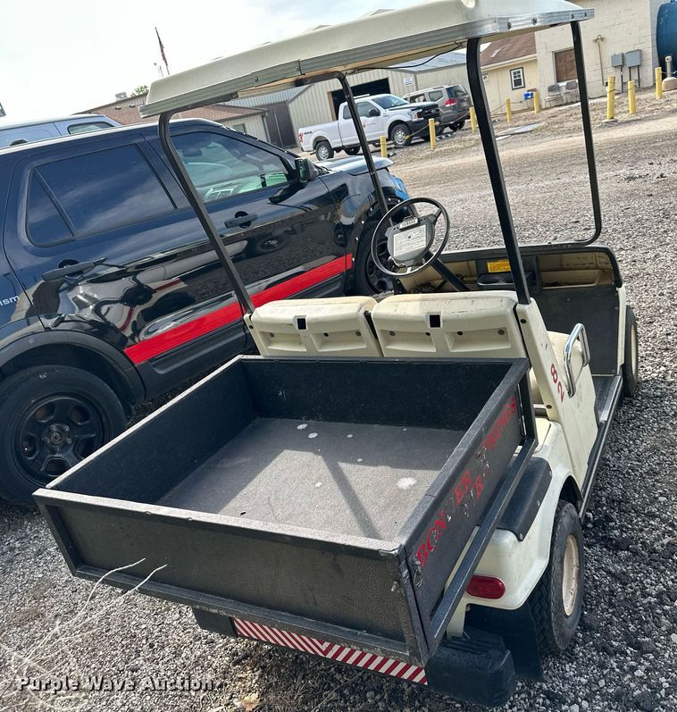 image for item LN9235 Yamaha  golf cart