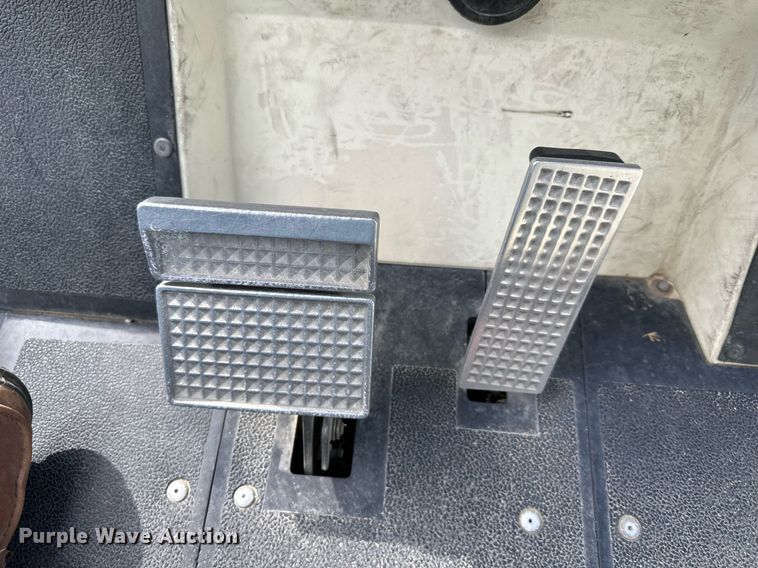 image for item LN9235 Yamaha  golf cart