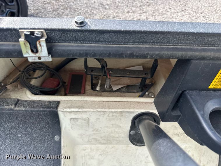 image for item LN9235 Yamaha  golf cart