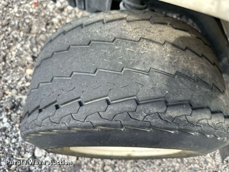 image for item LN9235 Yamaha  golf cart