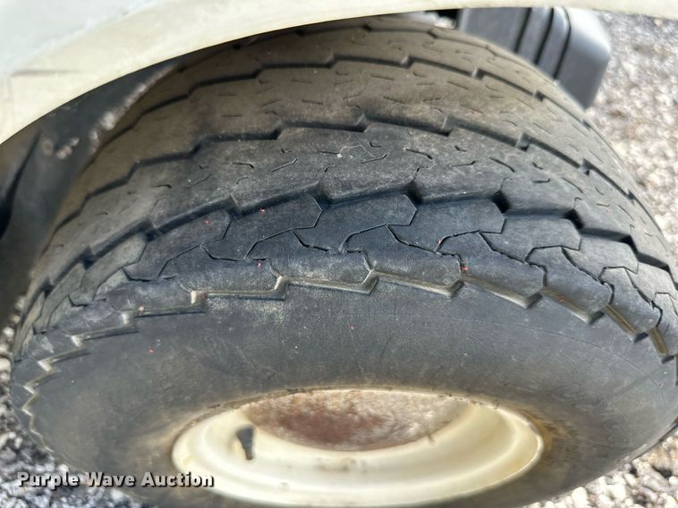 image for item LN9235 Yamaha  golf cart