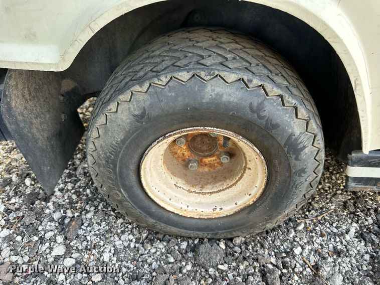 image for item LN9235 Yamaha  golf cart