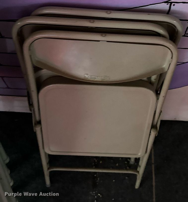 image for item LP9935 Approximately 80 folding chairs