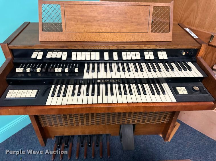image for item LP9939 (2) Hammond organs