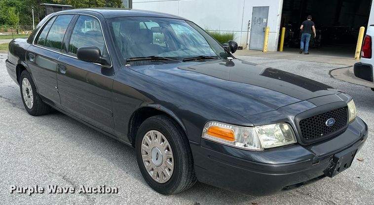 image for item LP9949 2005 Ford Crown Victoria Police Interceptor