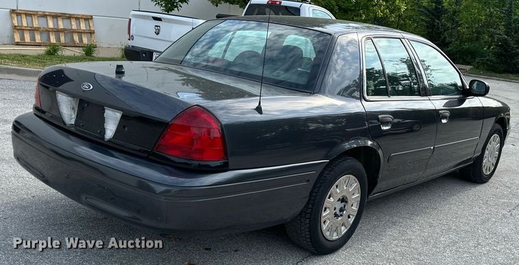 image for item LP9949 2005 Ford Crown Victoria Police Interceptor