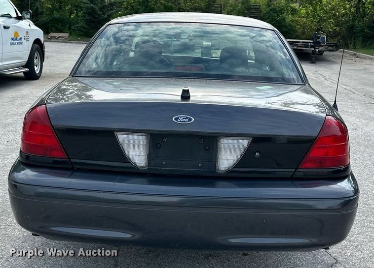 image for item LP9949 2005 Ford Crown Victoria Police Interceptor