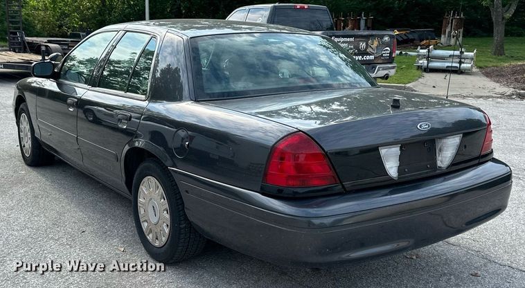 image for item LP9949 2005 Ford Crown Victoria Police Interceptor