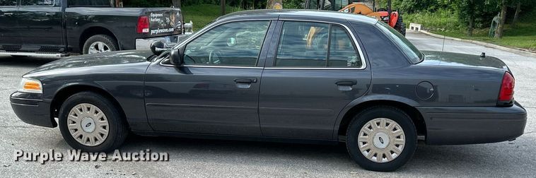 image for item LP9949 2005 Ford Crown Victoria Police Interceptor