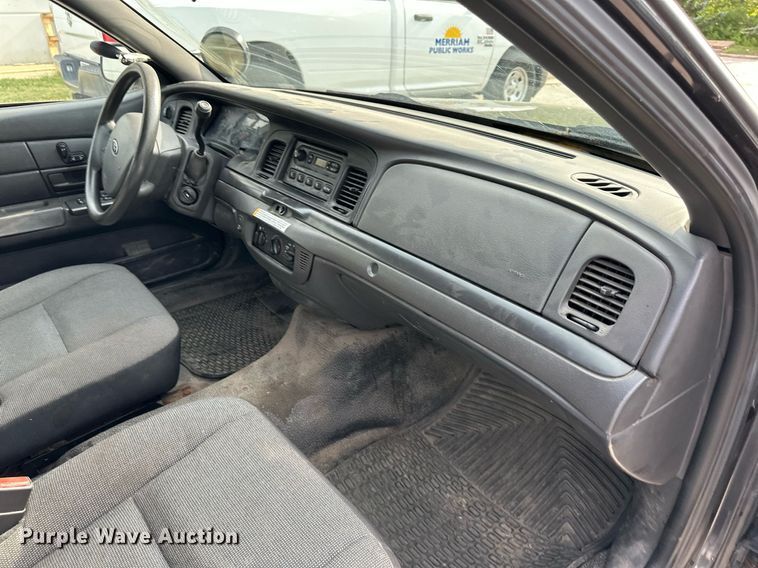 image for item LP9949 2005 Ford Crown Victoria Police Interceptor
