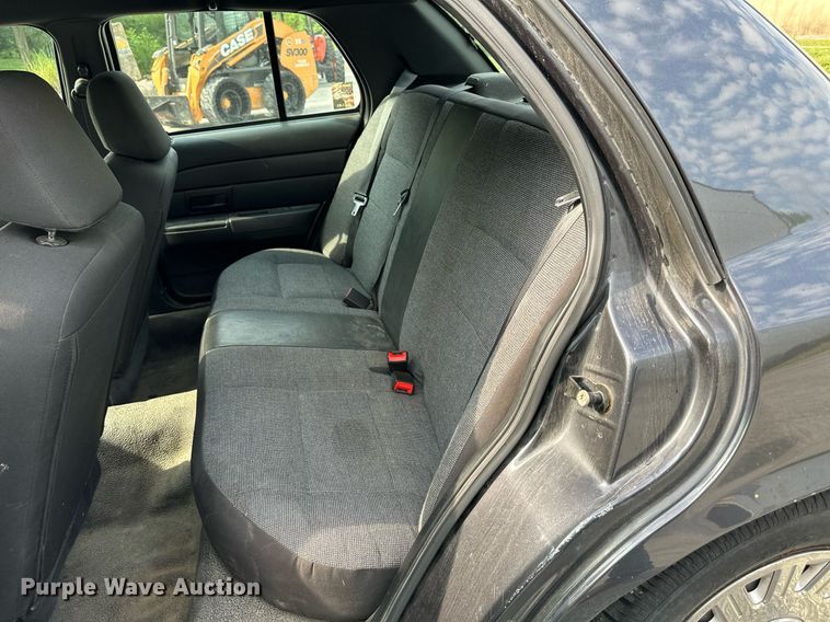 image for item LP9949 2005 Ford Crown Victoria Police Interceptor