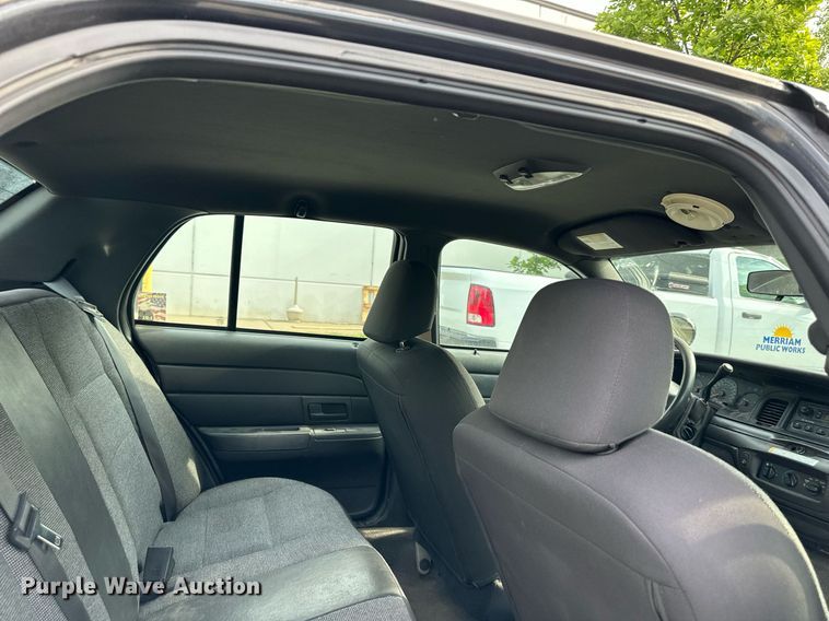 image for item LP9949 2005 Ford Crown Victoria Police Interceptor