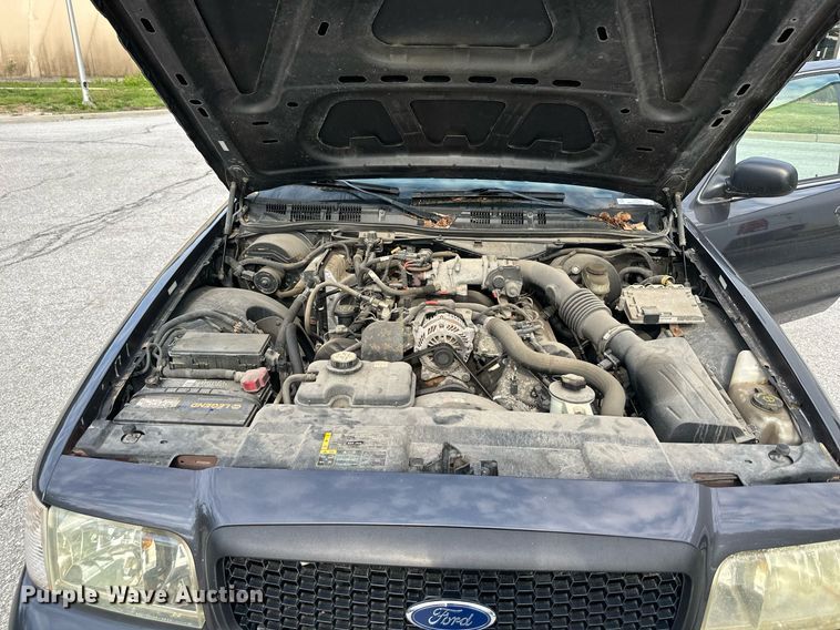 image for item LP9949 2005 Ford Crown Victoria Police Interceptor