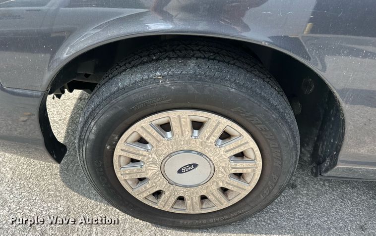 image for item LP9949 2005 Ford Crown Victoria Police Interceptor