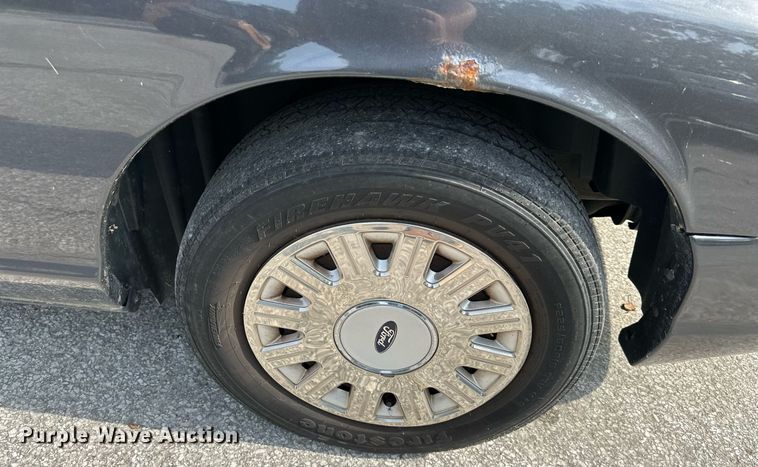 image for item LP9949 2005 Ford Crown Victoria Police Interceptor