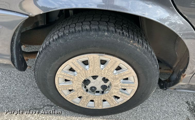 image for item LP9949 2005 Ford Crown Victoria Police Interceptor