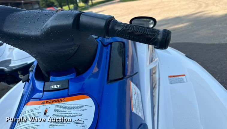 image for item LP9978 Yamaha Wave Runner SUV 1200  personal watercraft